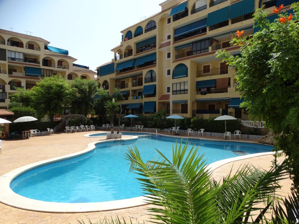 Property building, Day, Swimming pool