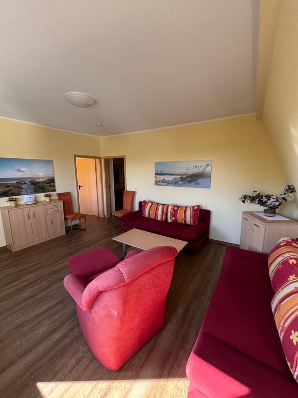 Living room, Photo of the whole room