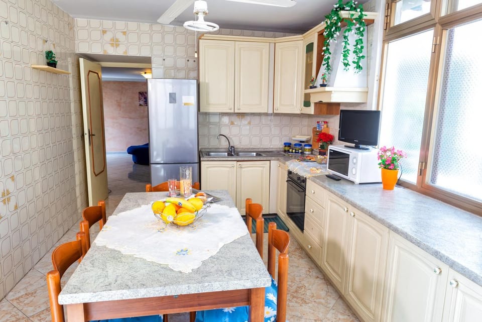 Kitchen or kitchenette, Kitchen or kitchenette, Dining area, minibar, pet friendly, stove