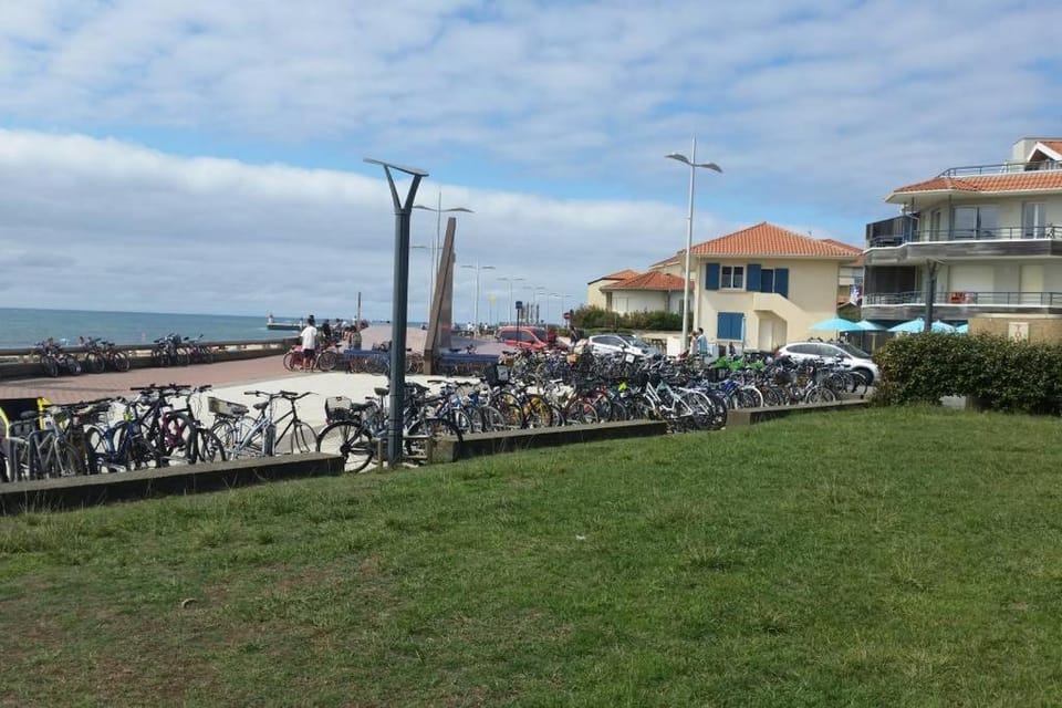 Property building, Natural landscape, Beach, Pets, Mountain view, Sea view, Parking