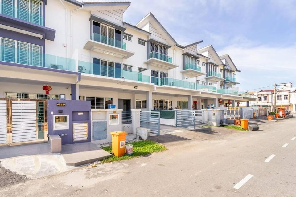 Property building, Neighbourhood, Location, Parking