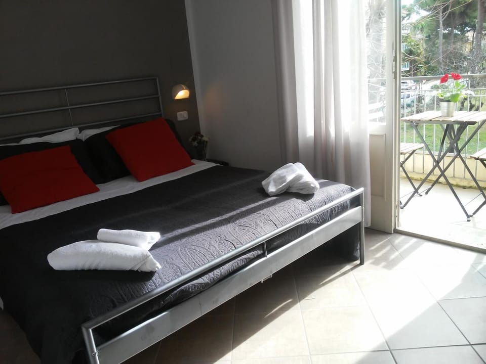 Bed, View (from property/room), Balcony/Terrace, Photo of the whole room, Bedroom, towels