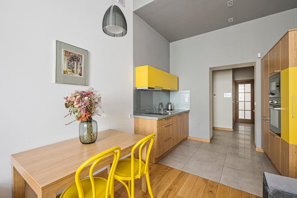 Kitchen or kitchenette, oven, stove