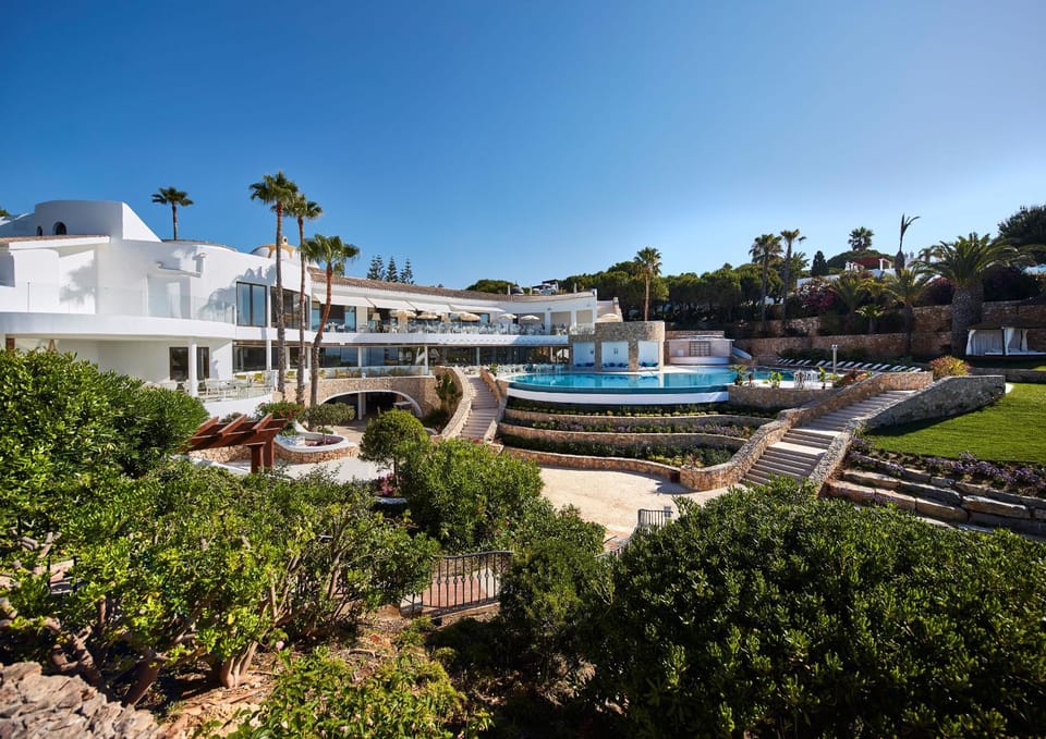 Restaurant/places to eat, On site, Swimming pool