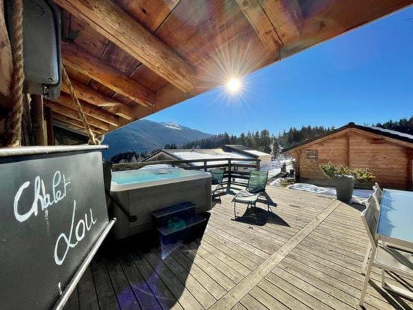 Chalet Lou, 17 personnes, jacuzzi privé Chalet in Auvergne-Rhône-Alpes