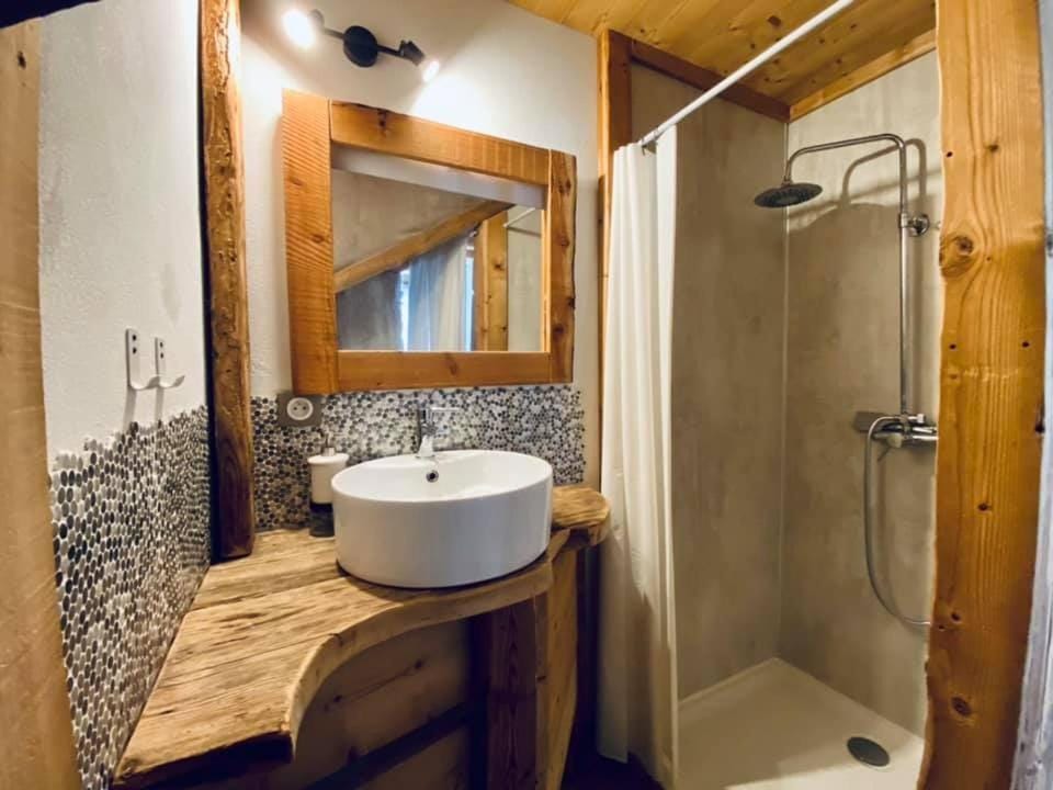Chalet Lou, 17 personnes, jacuzzi privé Chalet in Auvergne-Rhône-Alpes