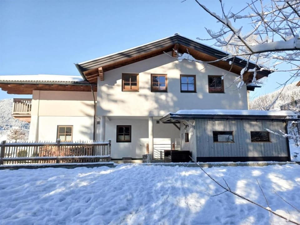 Property building, Facade/entrance, Winter