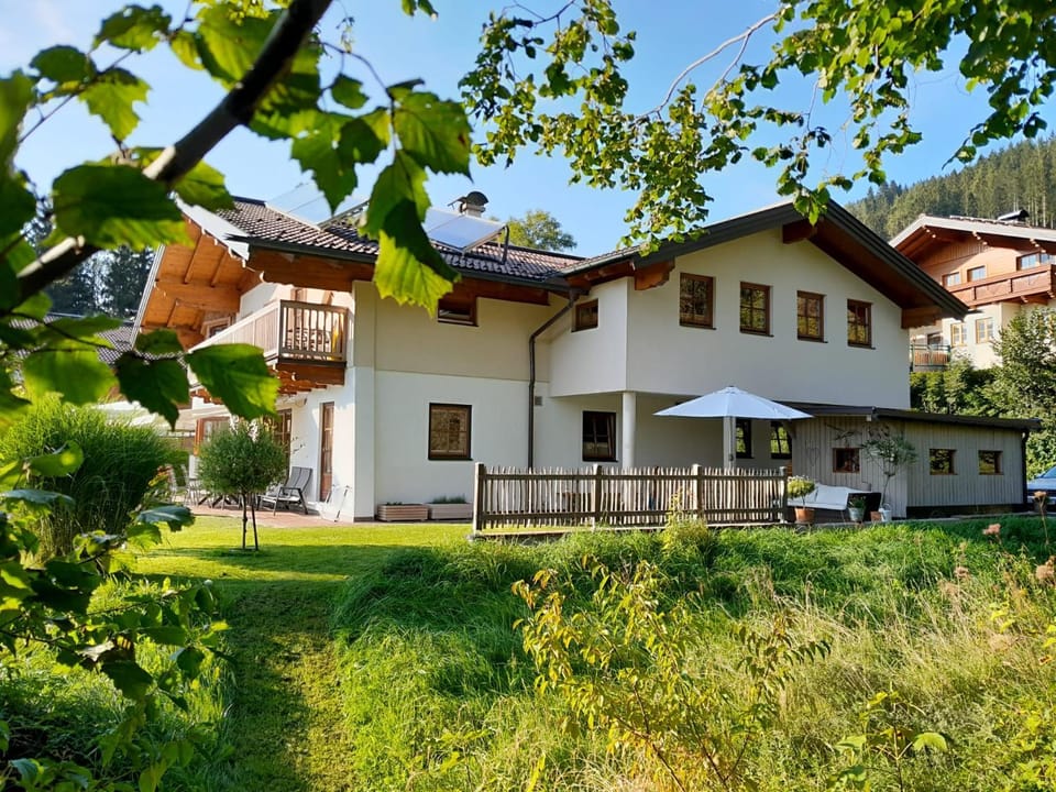Property building, Spring, Summer, Garden, Autumn, Mountain view