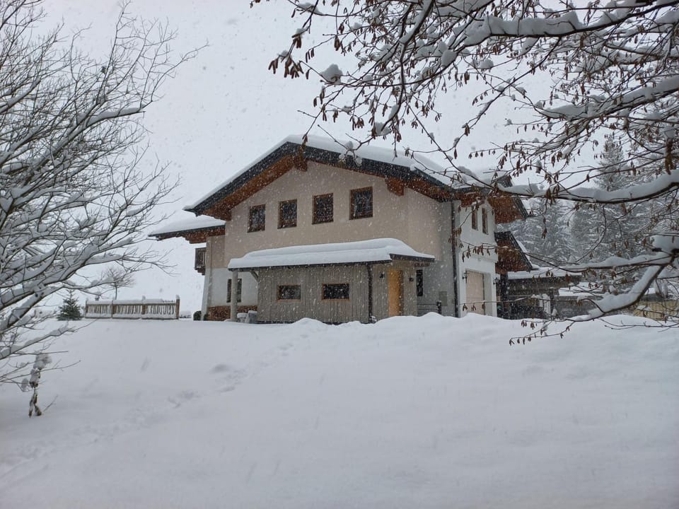 Property building, Facade/entrance, Winter