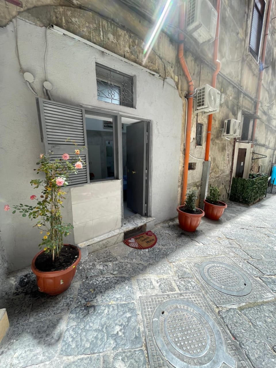 Facade/entrance