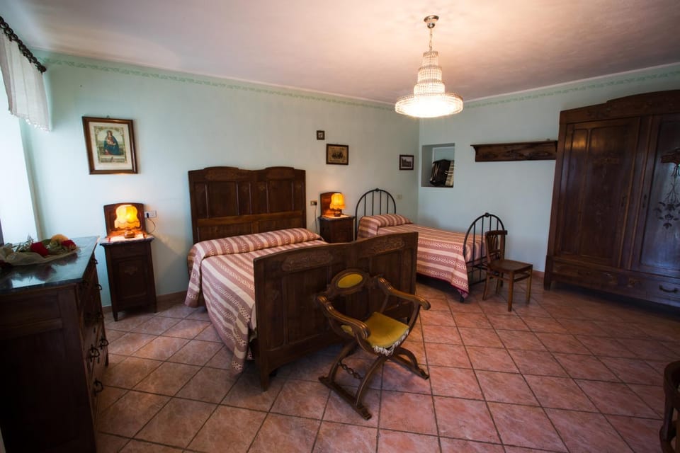 Photo of the whole room, Decorative detail, Bedroom