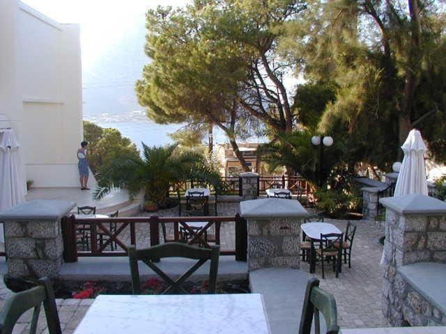 Restaurant/places to eat, Balcony/Terrace