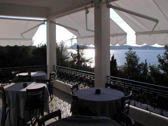 Restaurant/places to eat, Balcony/Terrace