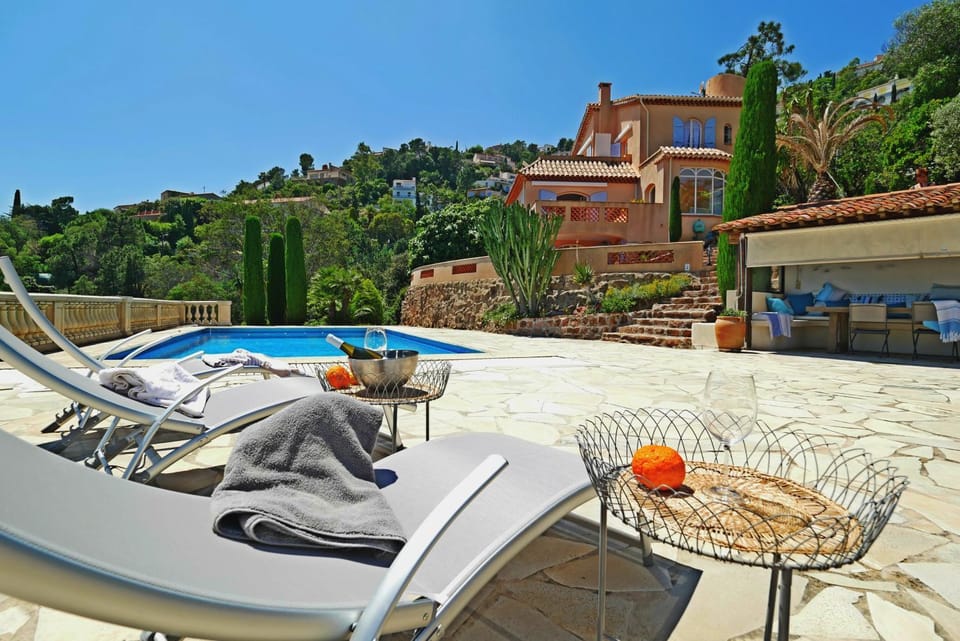 Patio, Patio, Facade/entrance, Balcony/Terrace, Balcony/Terrace, Dining area, On site, Pool view, Pool view, Swimming pool, Swimming pool