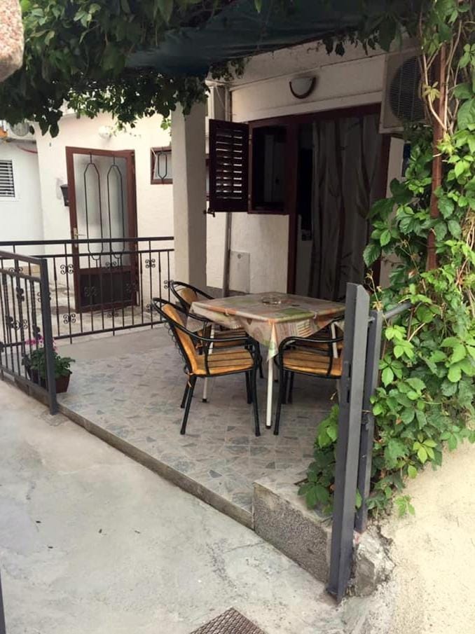 Facade/entrance, Balcony/Terrace