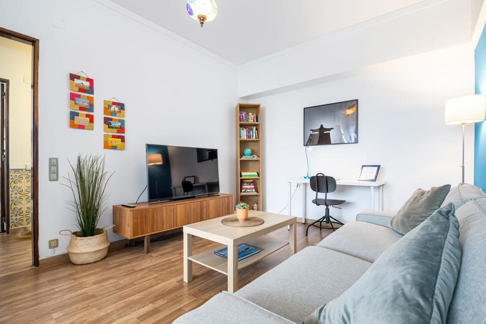 Cacilhas Amazing view of Lisbon close to beach Caparica Apartment in Lisbon District