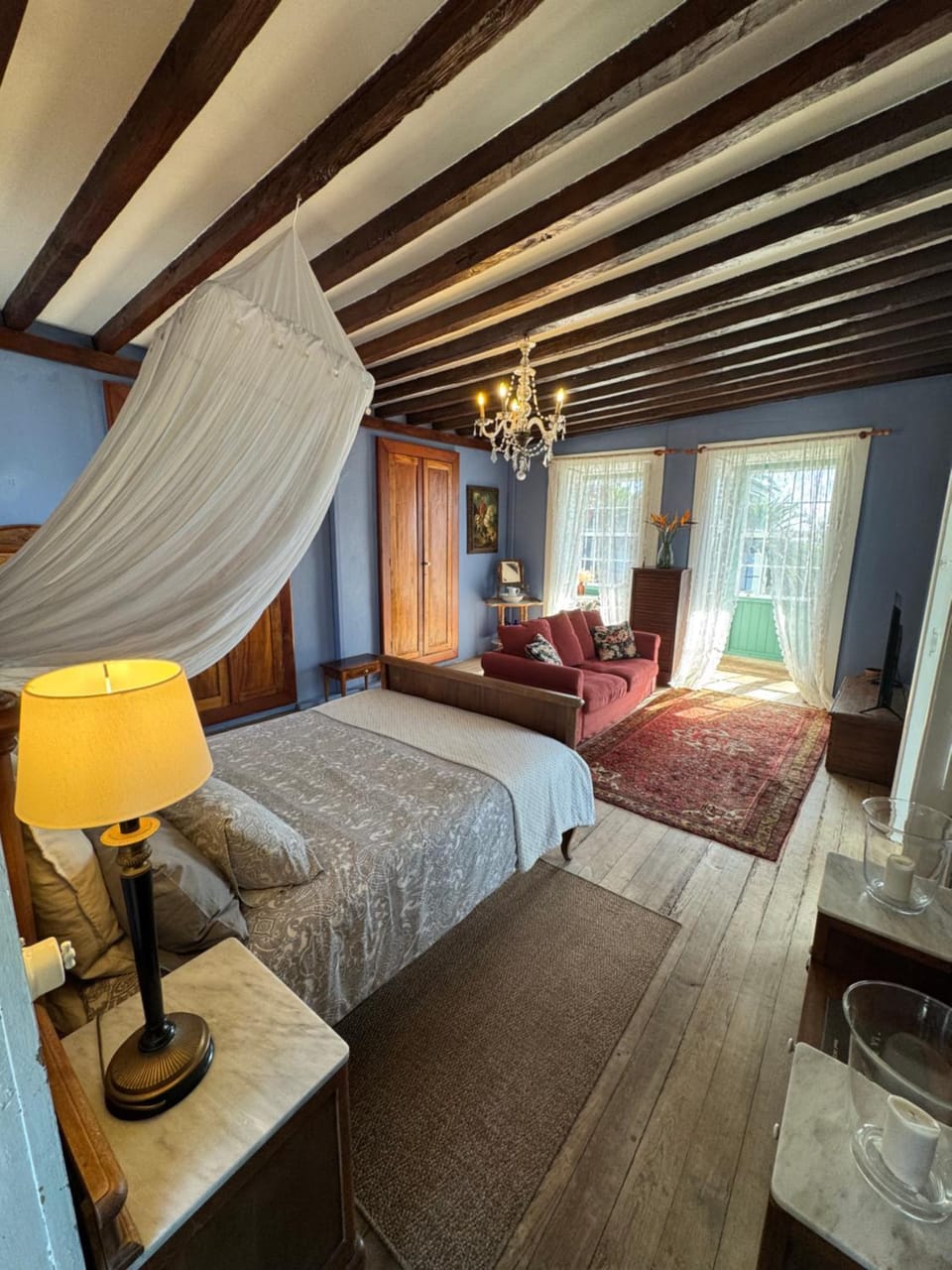 Bed, Living room, Photo of the whole room