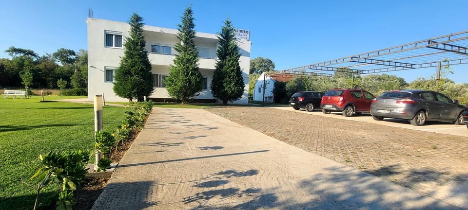 Property building, Garden view, Parking