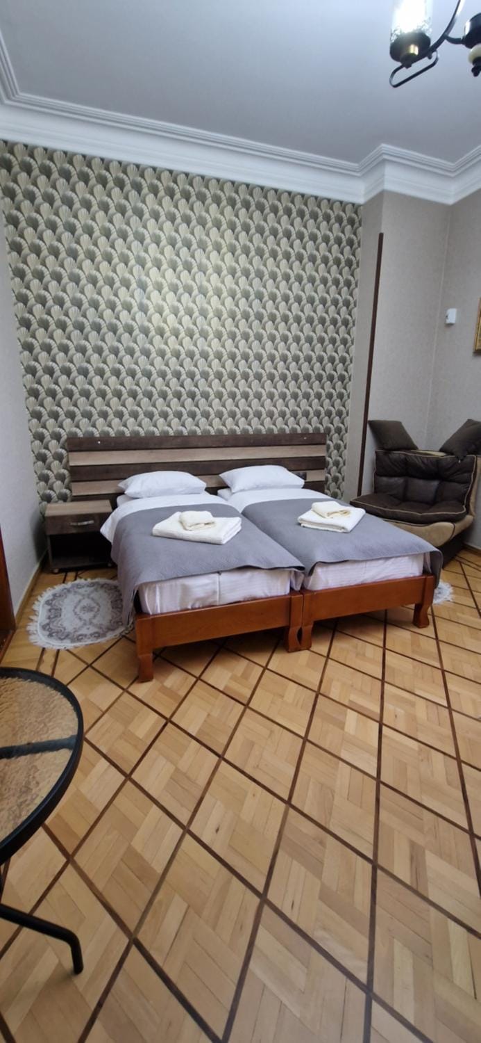 Bed, Photo of the whole room, Seating area