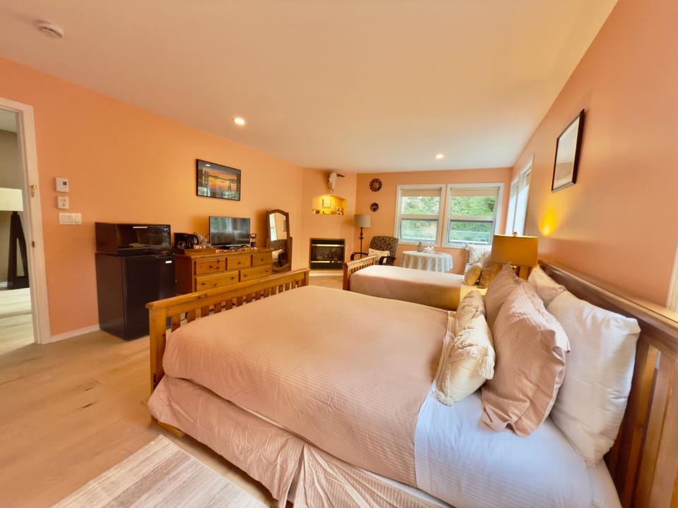 Seafarer Bed & Breakfast Bed and Breakfast in Tofino