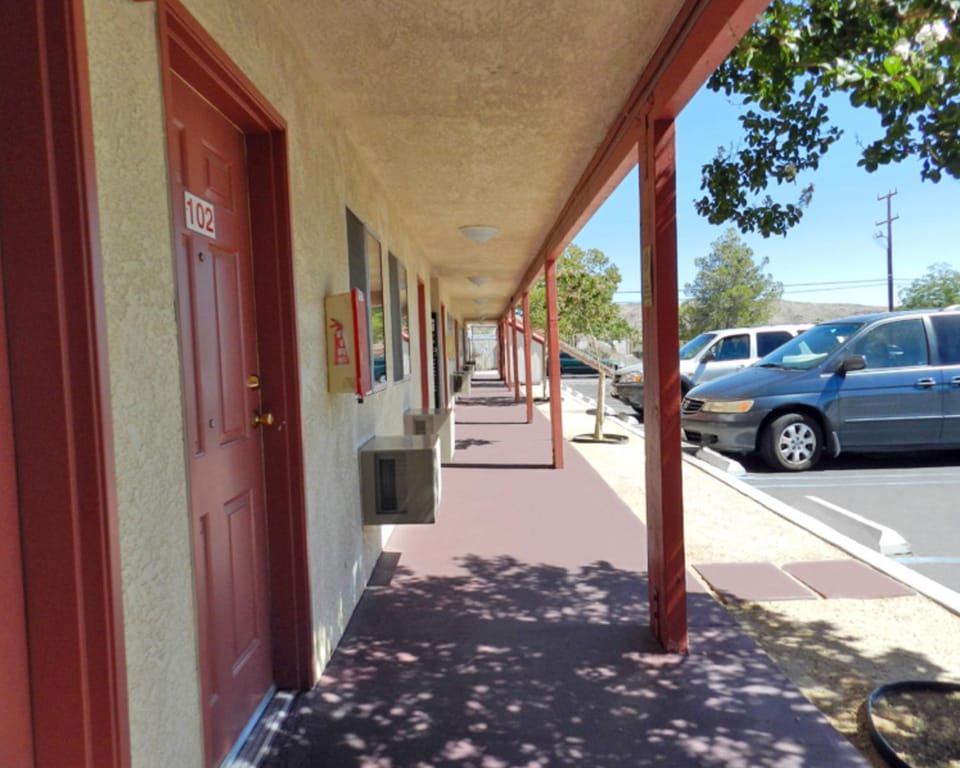 Facade/entrance