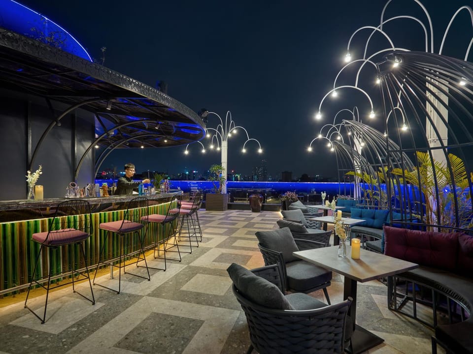 Patio, Lounge or bar