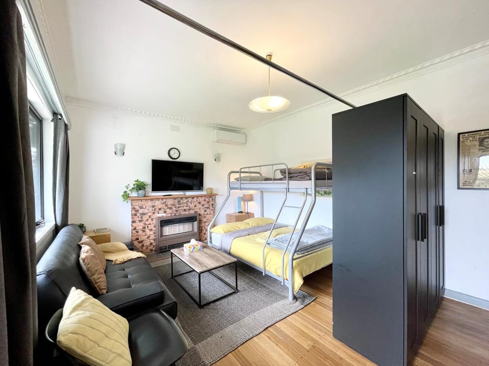 Bed, Living room