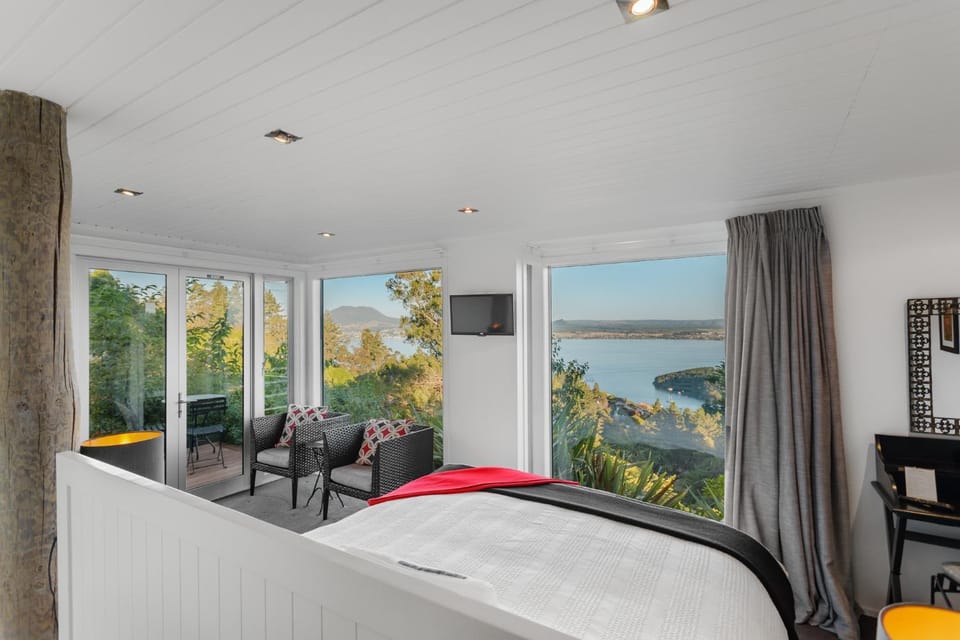 Photo of the whole room, City view, Lake view, Sea view