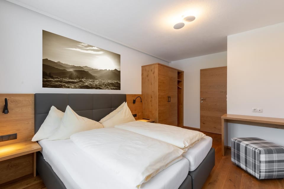 Bedroom, wardrobe