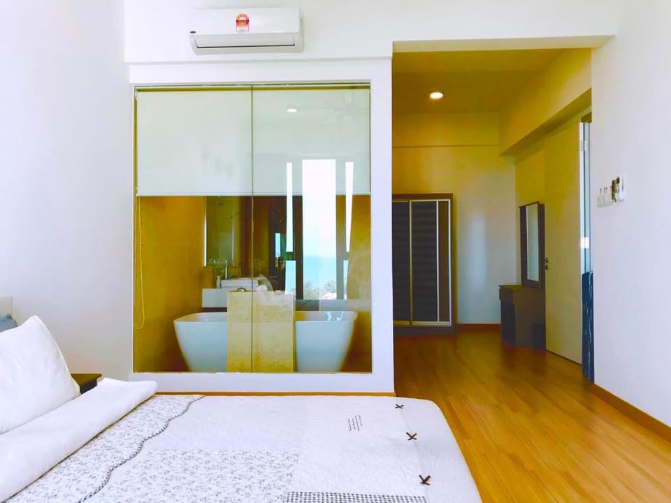 Bathroom, Bedroom, Sea view