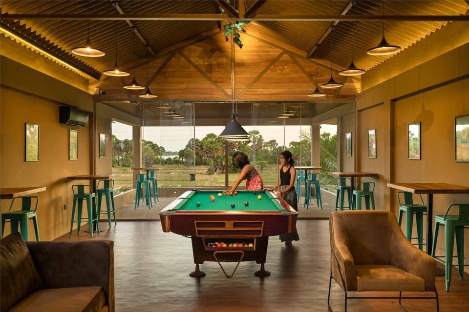 Billiard, Game Room