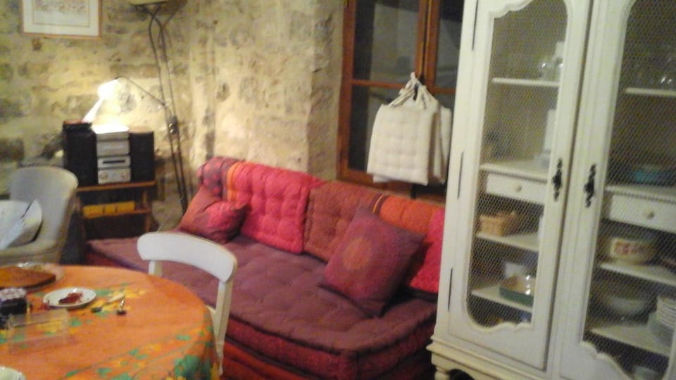Maison de caractère face à l abbaye de lagrasse House in Occitanie