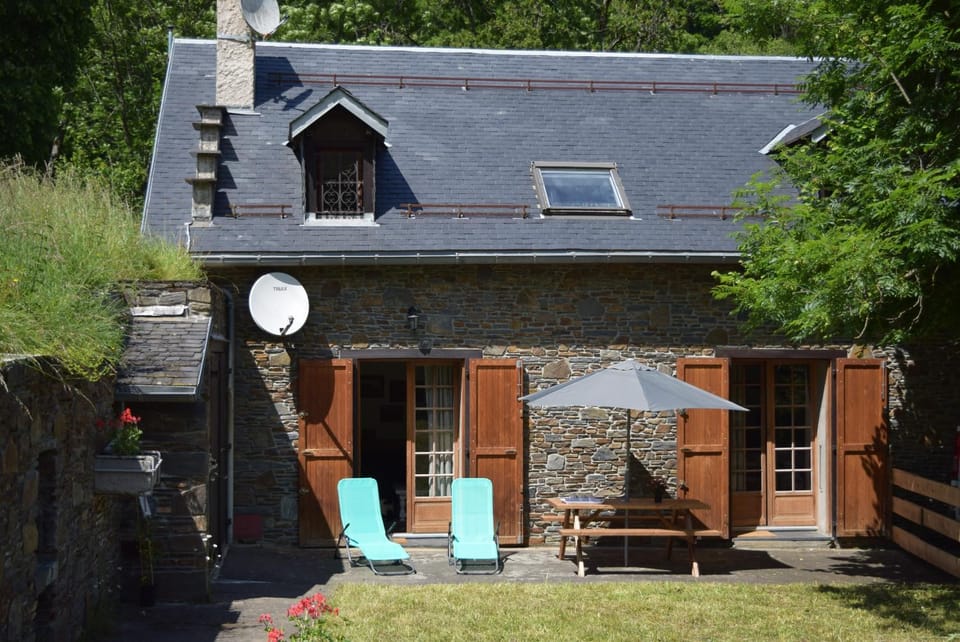 Facade/entrance, BBQ facilities, Garden, Balcony/Terrace, Mountain view