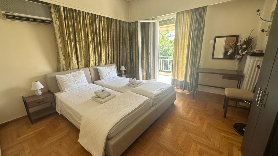 TV and multimedia, Photo of the whole room, Bedroom, towels, wardrobe