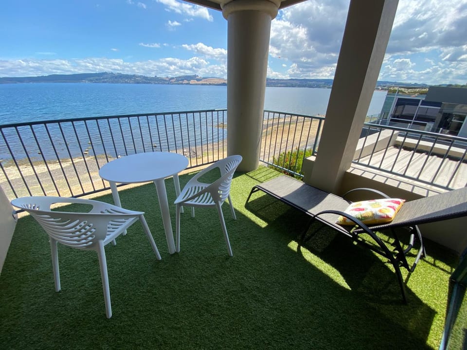 Balcony/Terrace, Lake view