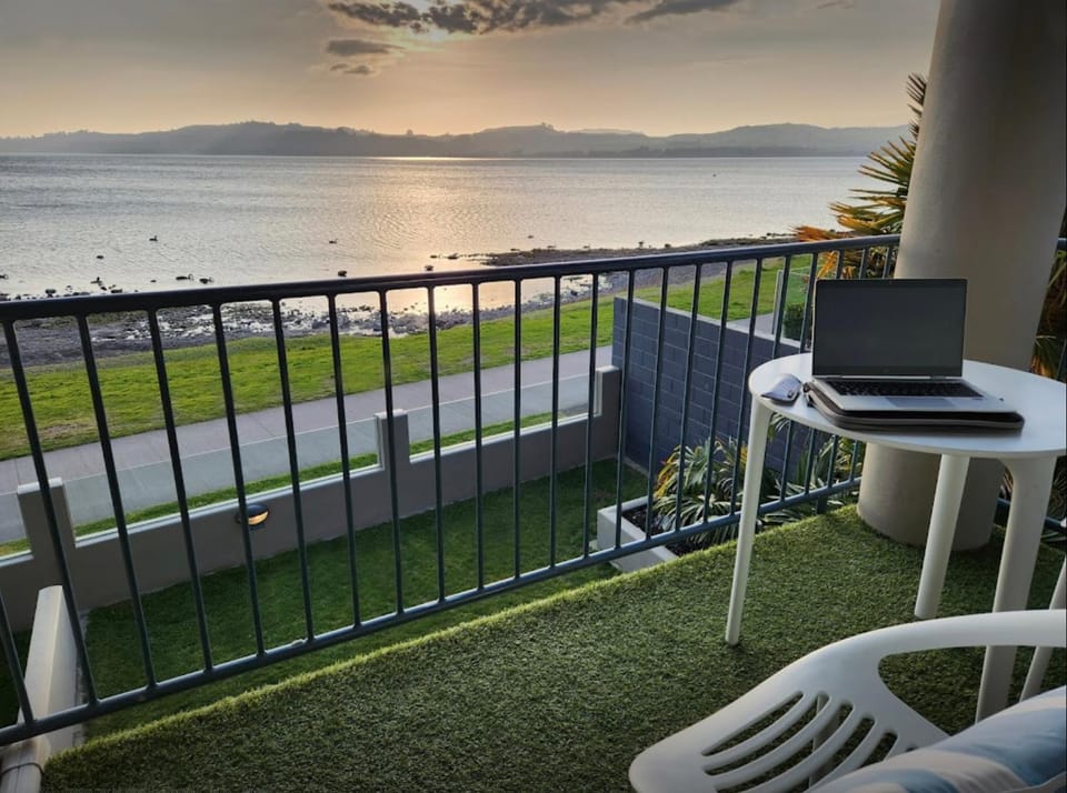 Balcony/Terrace, Lake view