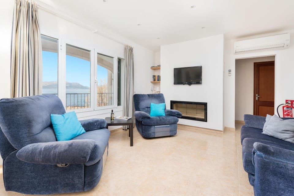 TV and multimedia, Living room, Other, Seating area, Landmark view, Mountain view, Sea view