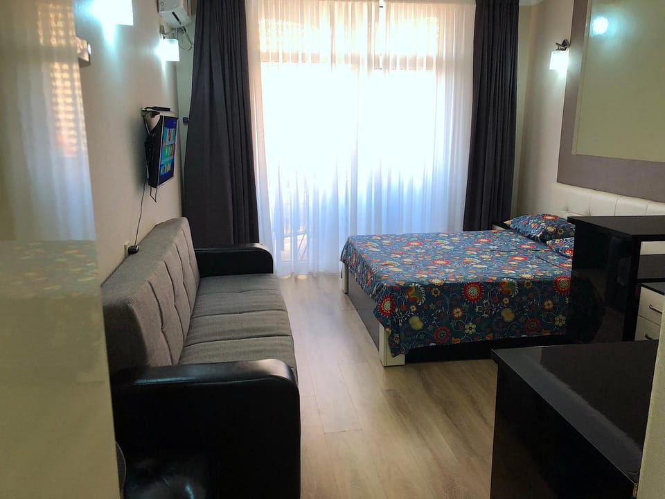 Bed, TV and multimedia, Photo of the whole room, Seating area