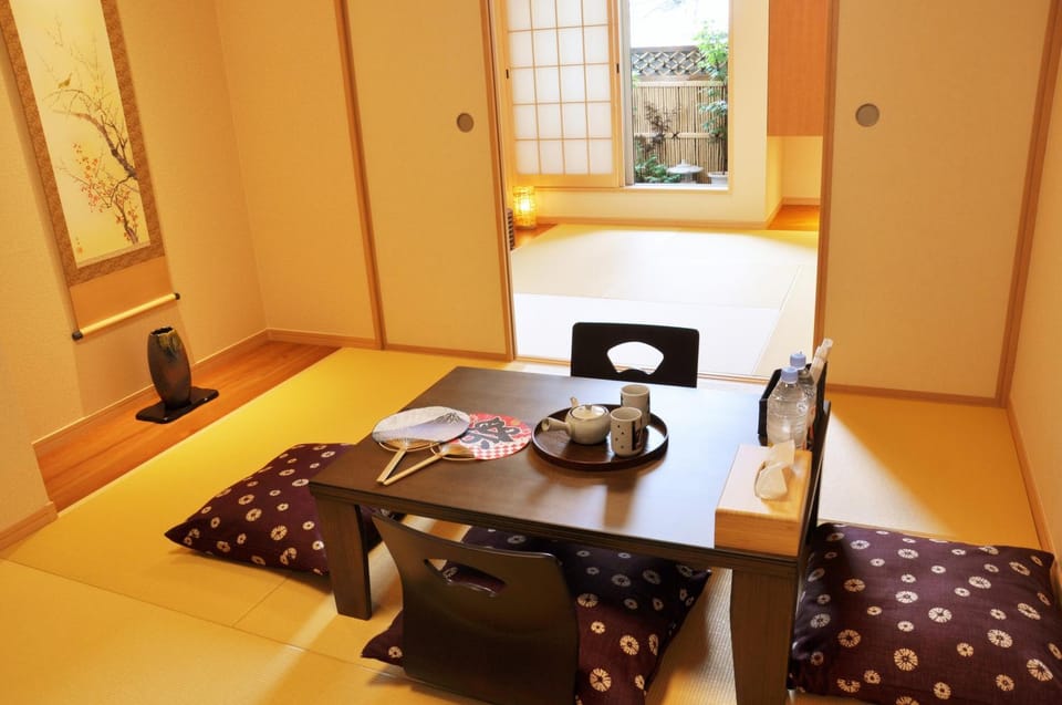Photo of the whole room, Garden view, Inner courtyard view