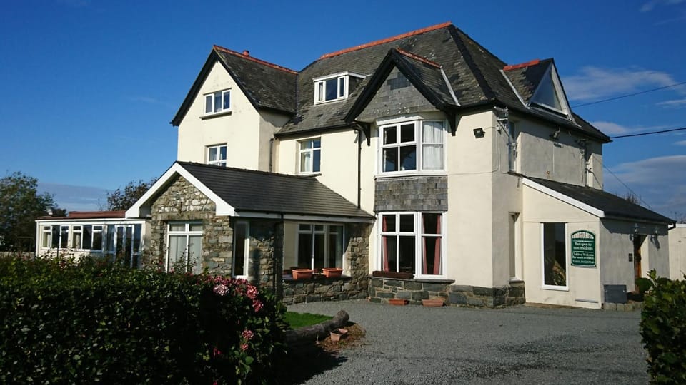 Cadwgan House Bed and Breakfast in Wales