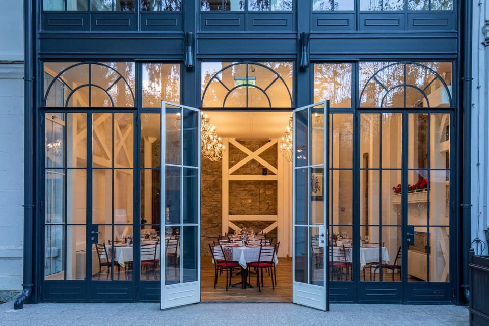 Patio, Restaurant/places to eat, Banquet/Function facilities, Buffet breakfast, Lunch, Dinner