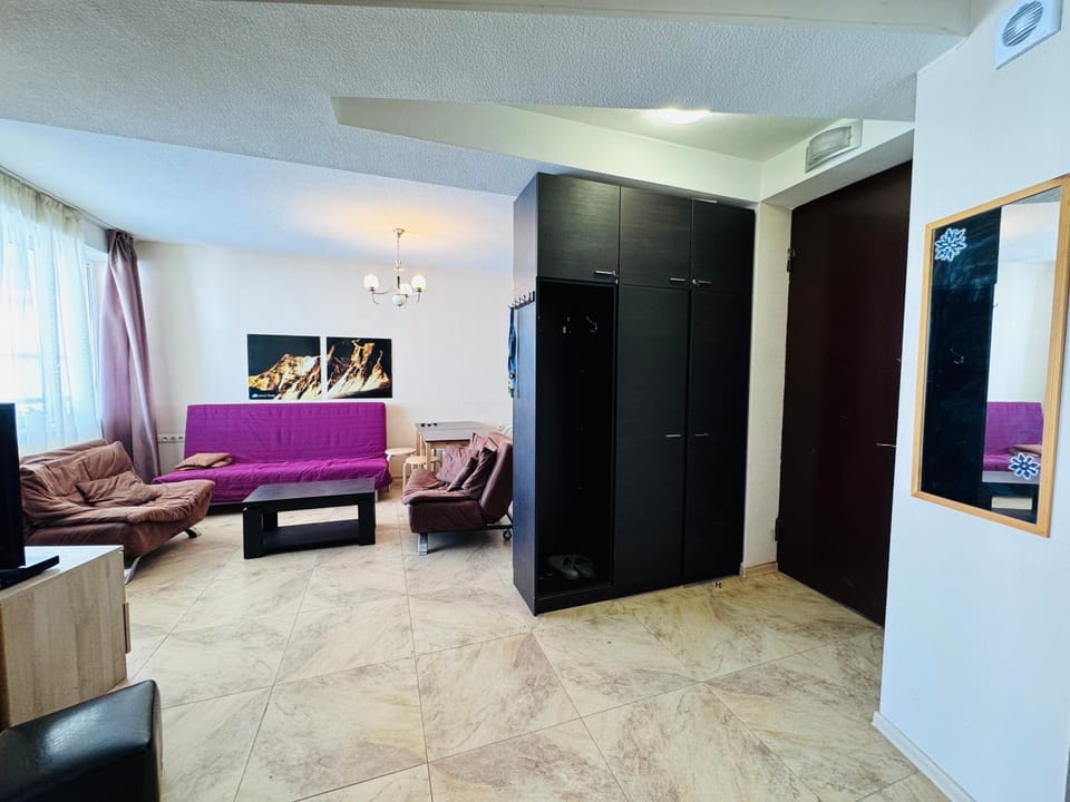 TV and multimedia, Living room, Seating area, wardrobe