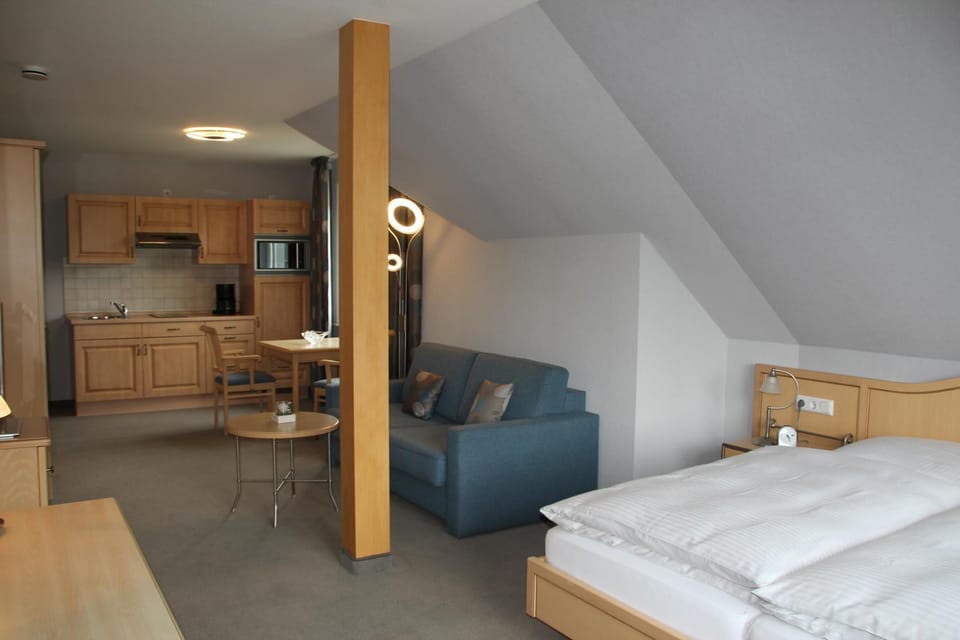 Kitchen or kitchenette, Living room, Dining area, Bedroom