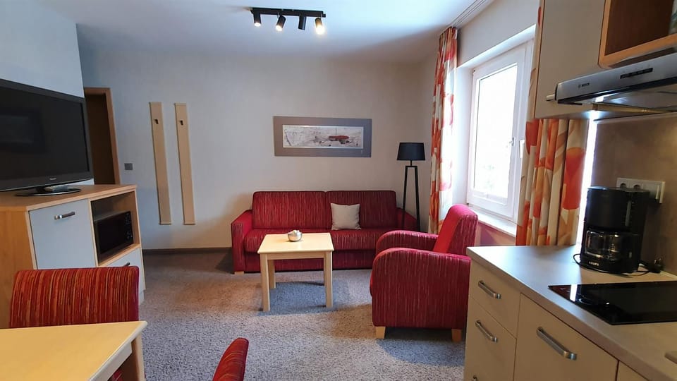 Kitchen or kitchenette, Seating area