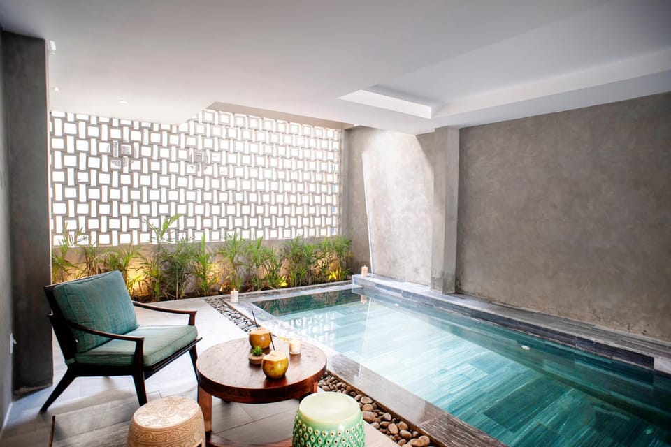 Swimming pool, Swimming pool