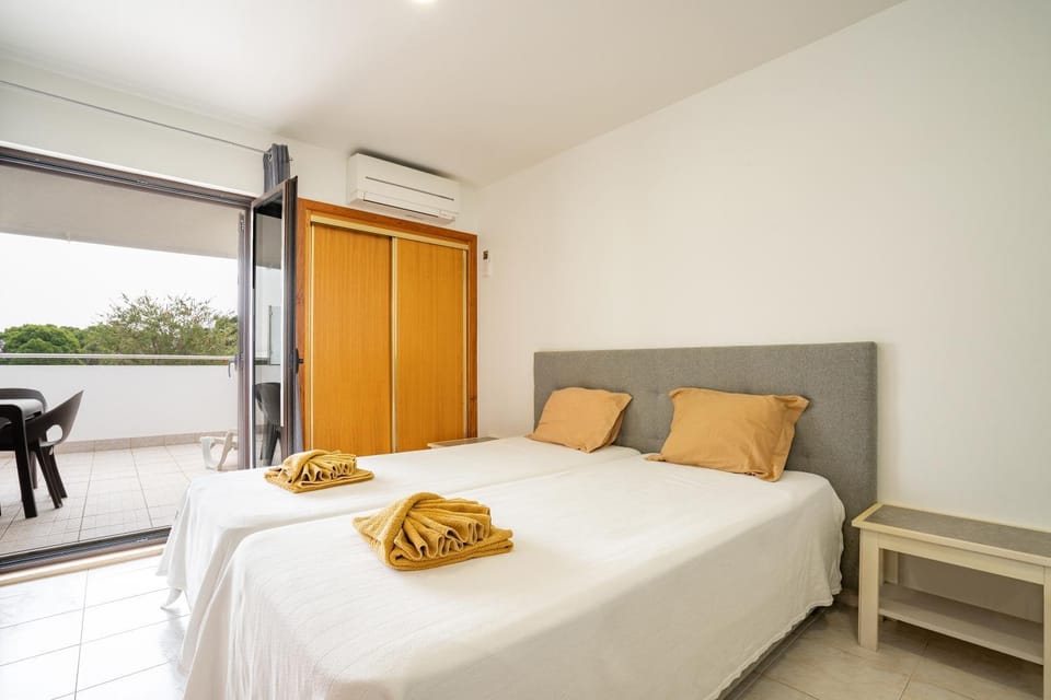 Bed, View (from property/room), Balcony/Terrace, Photo of the whole room, Bedroom, wardrobe, air conditioner