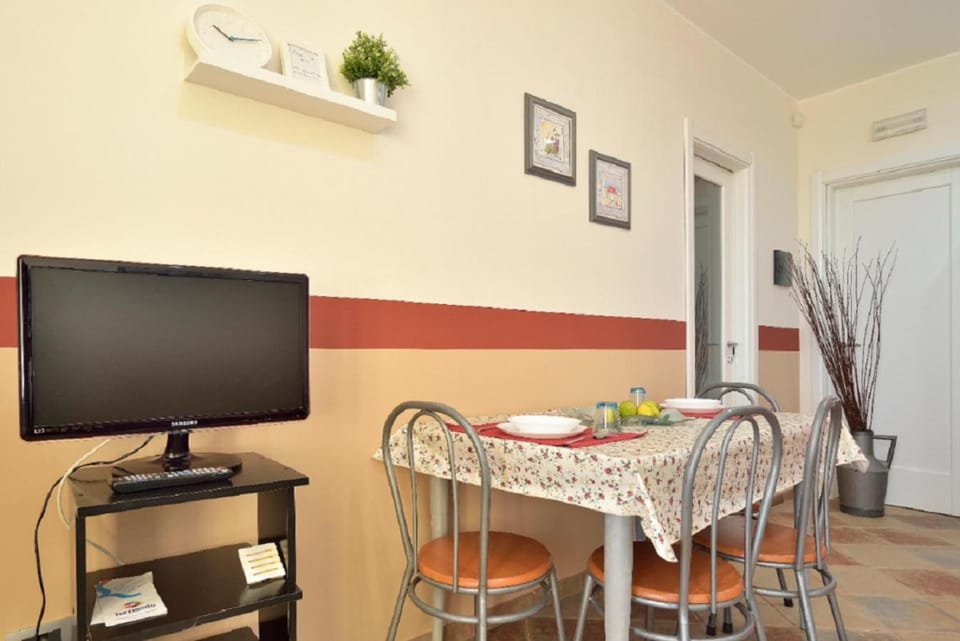 TV and multimedia, Dining area