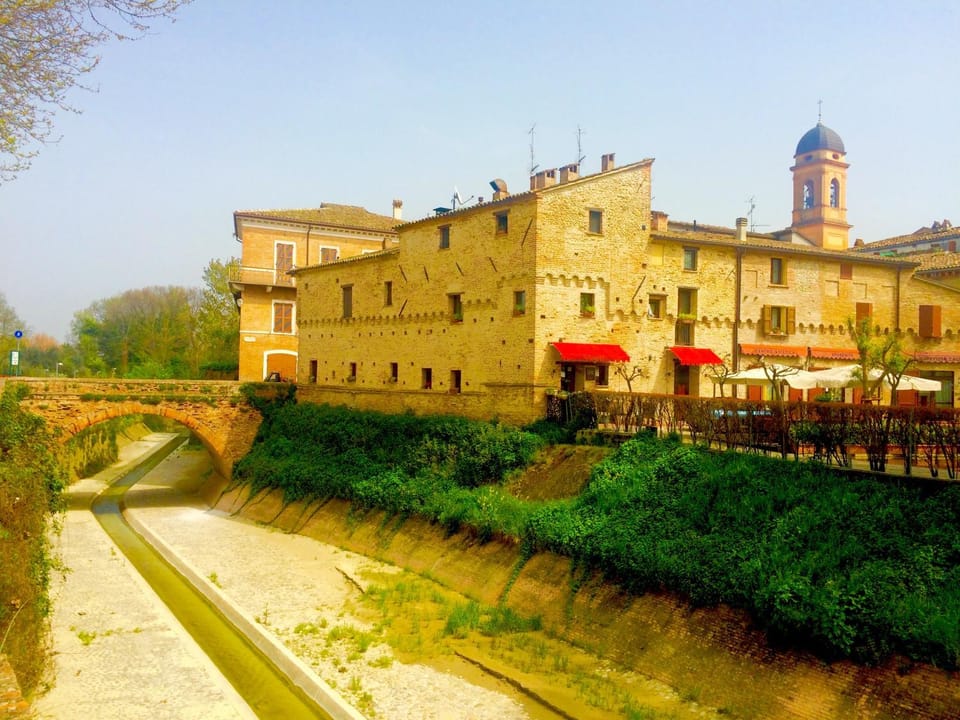 Property building, Restaurant/places to eat, Facade/entrance, Spring, Day, Neighbourhood, Activities, Garden, View (from property/room), Decorative detail, Autumn, On site, Landmark view, River view, River view, Street view, Entertainment