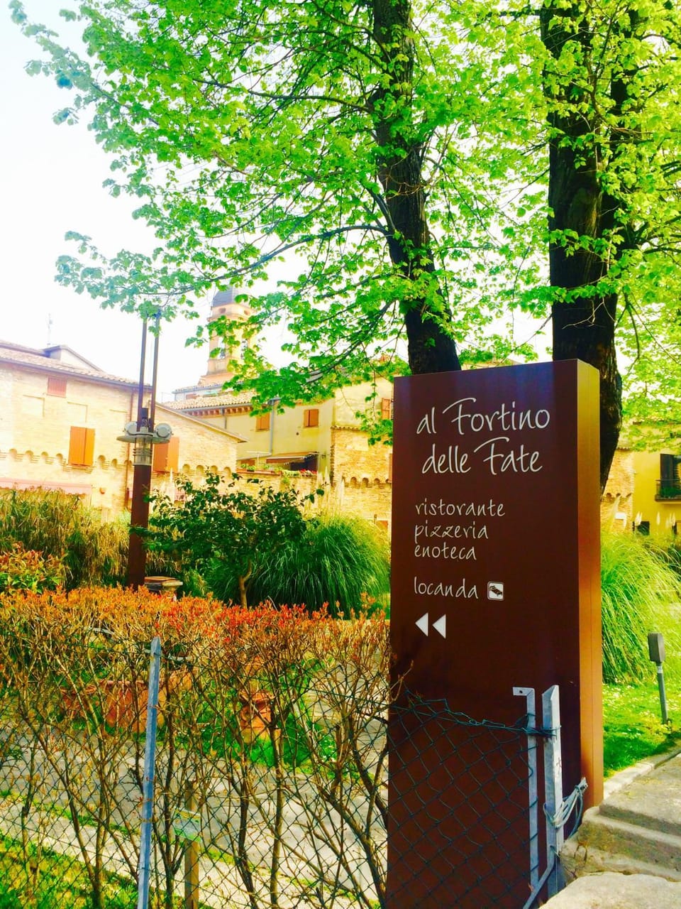 Restaurant/places to eat, Facade/entrance, Property logo or sign, On site