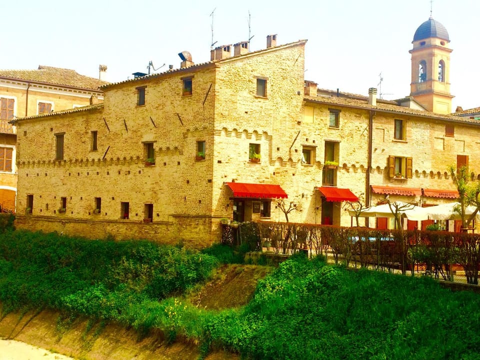 Restaurant/places to eat, Facade/entrance, Garden, On-site shops, Lobby or reception, Decorative detail, Garden view, Landmark view, Entertainment